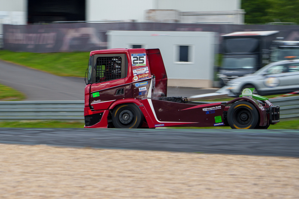 A7406931 | 13.07.2024 Goodyear FIA European Truck Racing Championship (ETRC) NürburgringBild: #25 Clemens Hecker Ausfahrt Castrol-S richtung Mercedes Arena - Realisiert mit Pictrs.com