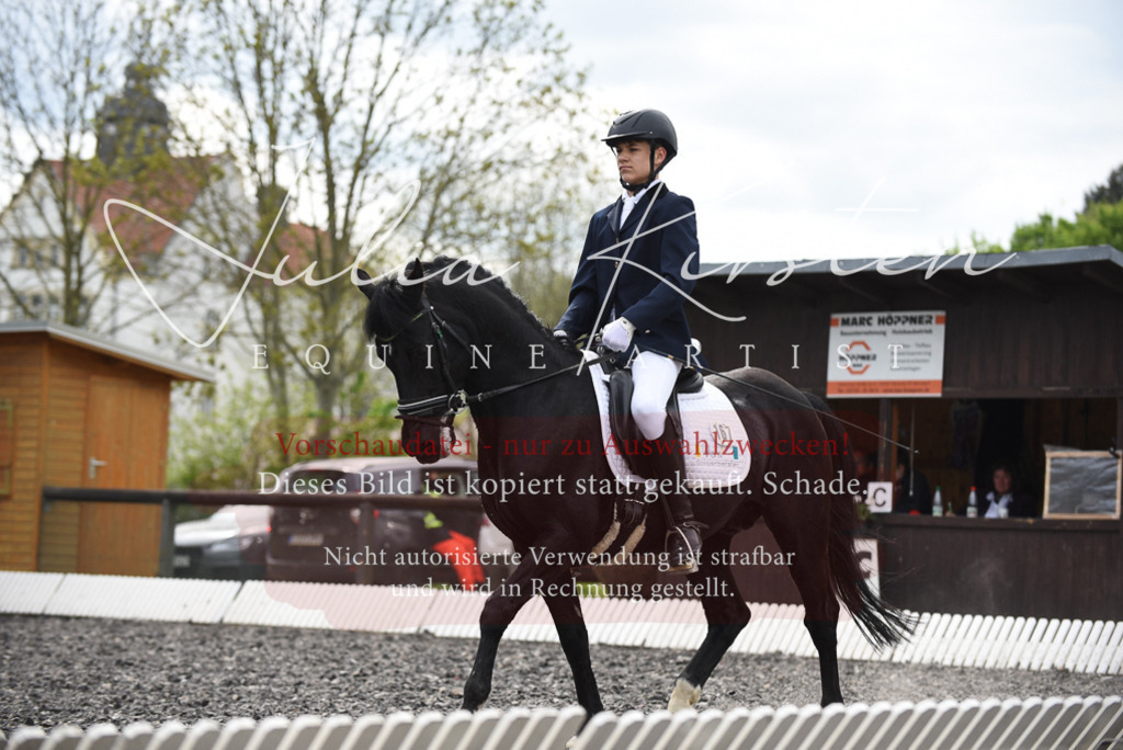 20230513_JK-Röhrsdorf-16-300 | Pferde- und Turnierfotografie in Westsachsen. Pferdeportraits, Auftragszeichnungen und intuitive Kunst.