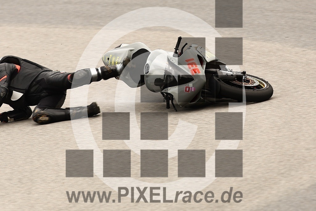 0331-20250727_06702 | Schöne Erinnerungen an spannende Momente - das festzuhalten ist unser Job. PIXELrace.de ist seit 2003 auf den Rennstrecken Europas unterwegs um die Action draußen beim Fahren und die wunderbare Stimmung imm Fahrerlager für euch einzufangen.