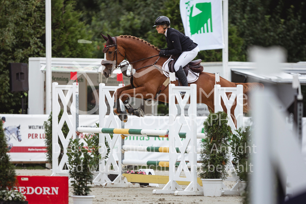 240712_BHO_A2-Springen-2-209 | Deine schönsten Turniermomente als professionelle Fotos! Entdecke hochwertige Pferdesport-Fotografie im Online-Shop. Jetzt Fotos finden & bestellen!