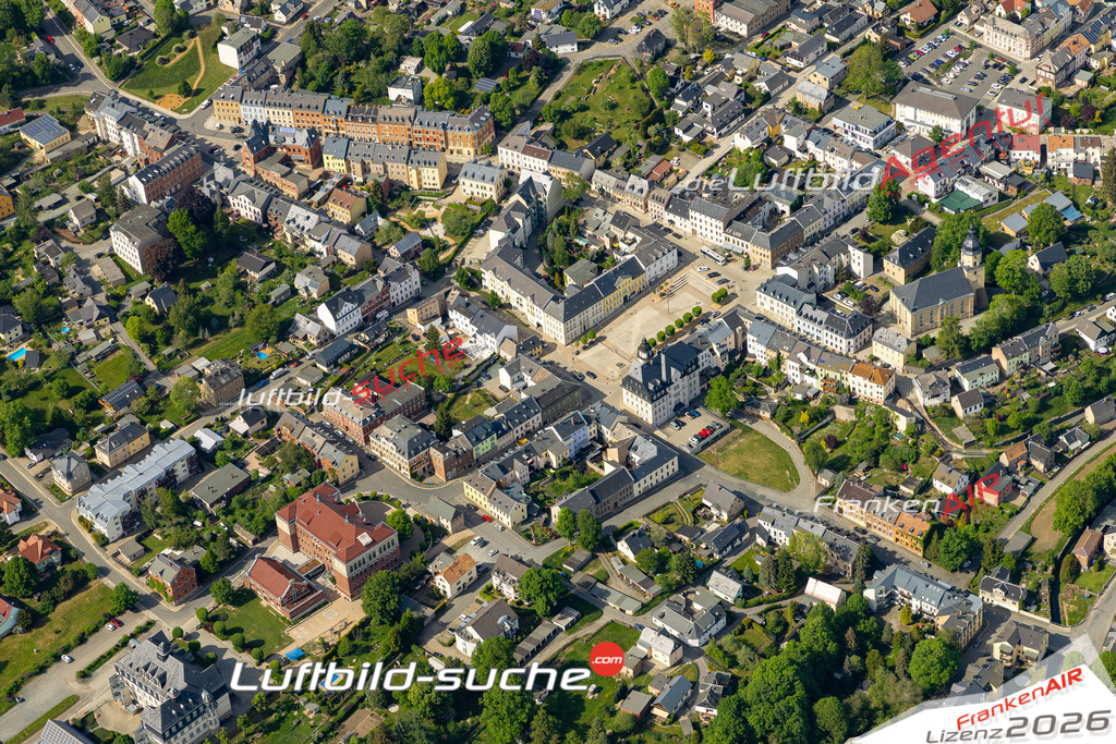 Das Luftbild der Stadt Treuen wurde 2022 vom Flugzeug heraus erstellt (keine Drohnen-Aufnahmen) Aufnahmehöhe ca.450 Meter- hohe Bildauflösung und Druck-Qualität. Garantiert!