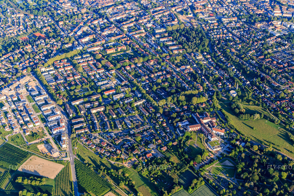 Stadtübersicht aus Osten mit Ortenau Klinikum Offenburg-Kehl | Standort St. Josefsklinik https://offenburg-kehl.ortenau-klinikum.de/ | Luftbild: Stadtübersicht aus Osten mit Ortenau Klinikum Offenburg-Kehl | Standort St. Josefsklinik https://offenburg-kehl.ortenau-klinikum.de/ in Offenburg im Bundesland Baden-Württemberg in Deutschland. Foto: IMG_114944.jpg vom 01.06.2019 durch Werner Riehm/FLY-FOTO.de - Realisiert mit Pictrs.com