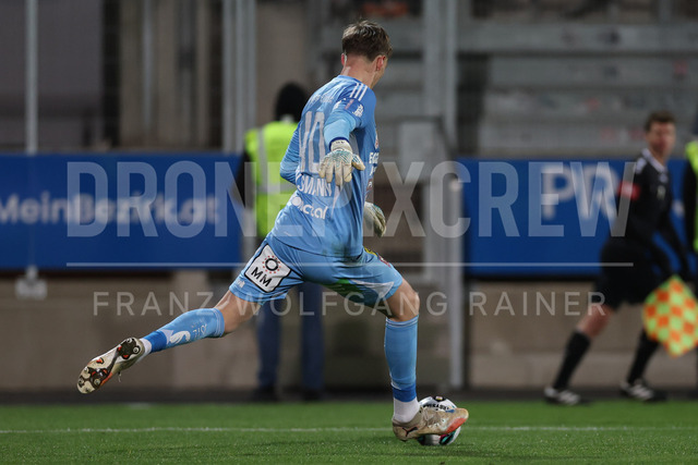 TSV Egger Glas Hartberg vs SV Oberbank Ried – Austrian Bundesliga Match | The image shows Tom Ritzy Huelsmann (Hartberg) by the goal kick, at the Bundesliga match TSV Hartberg vs SV Ried at Profertil Arena Hartberg. 22.11.2025