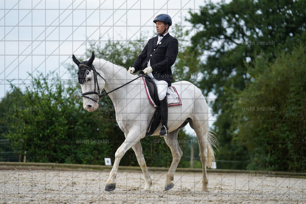 20230826-FAH04404 | Forstinning, 2023, Dressurturnier, Turniersportbilder, Turnierfotografen Bayern, Fotoagentur Herrmann, Reitsportfotografie, Turnierbilder