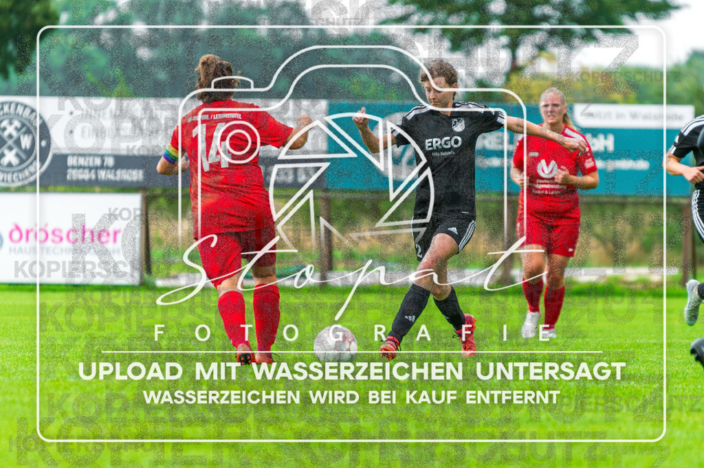 Kreisliga VER/OHZ - SG Fulde vs. SG Ihlpohl/Lesumstotel | v.l. Jantje‑Madita Fröhlich (SG Ihlpohl/Lesumstotel #14), Laura Weyhausen (SG Fulde #2); Kreisliga VER/OHZ - SG Fulde vs. SG Ihlpohl/Lesumstotel am 30.08.26 in Zentralstadion, Fulde - Realisiert mit Pictrs.com