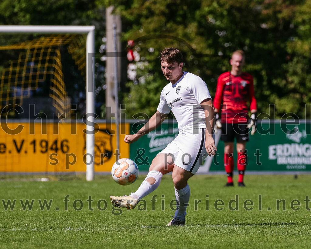 2023-08-19_009_FC_Moosinning_gegen_SV_Reichertsheim | Moosinning, Deutschland, 19.08.2023:
Fußball, Bezirksliga Oberbayern Ost 2023 / 2024, 5. Spieltag, FC Moosinning gegen SV Reichertsheim, Endergebnis: 0:4

Michael Vital (SV Reichertsheim, #17)

Foto: Christian Riedel / fotografie-riedel.net