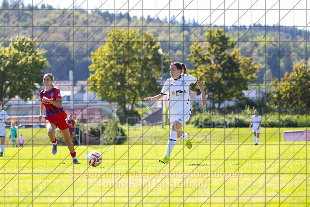 20260906_121359_0197_(c)_by_PhotoPeet | Lena Scheuring (1.FC Donzdorf #10)1.FC Donzdorf (weiß) vs. 1.FC Heidenheim 1846 (rot), Fußball, Frauen-Verbandspokal Gruppe 2, 2. Runde, Saison 2026/2027, Rasenplatz Lautertal Stadion, Süßener Straße 16, 73072 Donzdorf, 06.09.2026 - 11:00 Uhr,Foto: PhotoPeet / Sport- &amp; Eventfotografie / Peter Harich