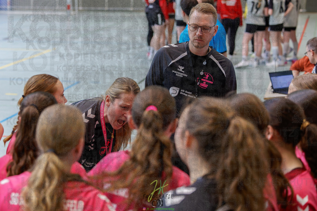 Hessenmeisterschaft wJC - Spiel um Platz 3; TuS Kriftel - SG Schenklengsfeld | Hessenmeisterschaft wJC - Spiel um Platz 3; TuS Kriftel - SG Schenklengsfeld am 22.03.2025 in Biedenkopf (Sporthalle Lahntalschule)Photo © 2025 - Jörg Heinrich - Realisiert mit Pictrs.com