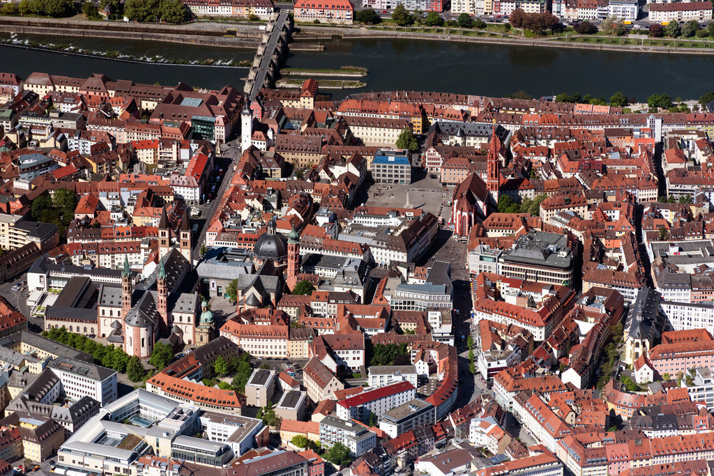 dr__0052849.jpg | WüRZBURG 07.05.2020 Stadtansicht am Ufer des Flußverlaufes des Main im Ortsteil Altstadt in Würzburg im Bundesland Bayern, Deutschland. // City view on the river bank of the Main river in the district Altstadt in Wuerzburg in the state Bavaria, Germany. Foto: Daniel Reiter