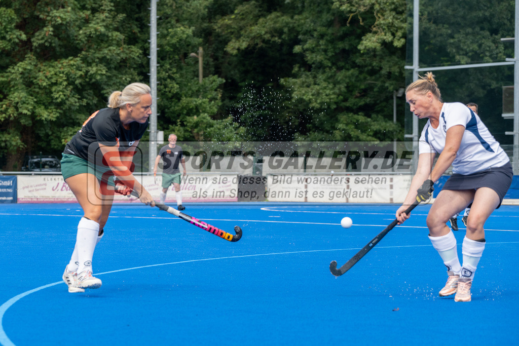 SFE_20240818_0137 | Krefeld, Deutschland, 18.08.2024:  European Cup for Recreational Hockey Players im KTHC Stadion Rot-Weiss Köln Tennis and Hockey Club am 18.08.2024 in Krefeld, Deutschland. (Foto von Stephan Fehrmann)Krefeld, Germany, 18.08.2024: European Cup for Recreational Hockey Players in KTHC Stadion Rot-Weiss Köln Tennis and Hockey Club at 18.08.2024 in Krefeld, Deutschland. (Foto from Stephan Fehrmann)