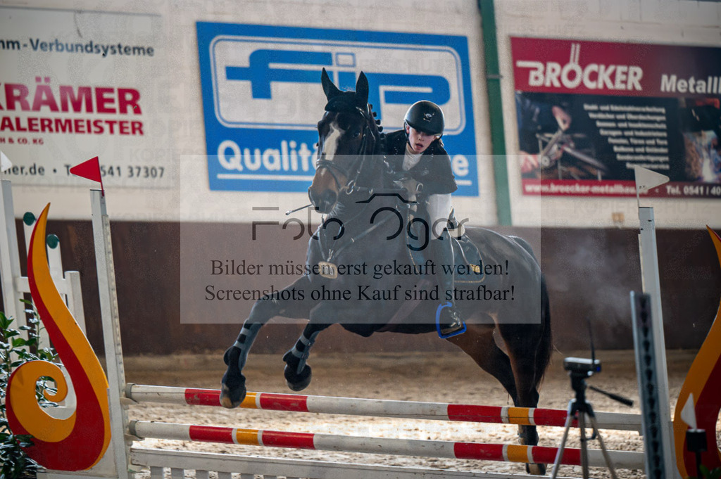 Hallenreittunier Voxtrup 2023 | Entdecke hochwertige Reitturnierfotos von Foto Oger. Professionell, emotional und authentisch – jetzt Lieblingsmomente im Shop bestellen.Deutschlandweite Turnierfotografie. - Realisiert mit Pictrs.com