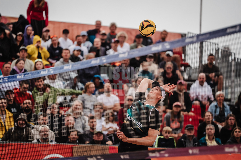 Beachvolleyball | Männer | Allianz German Beach Tour 2025 | Tourstop Bremen | 15.06.2025 | Robin Sowa beim Angriff