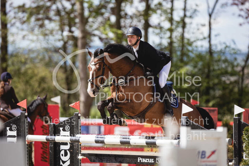 240428_Spenge_M2-Spr-136 | Deine schönsten Turniermomente als professionelle Fotos! Entdecke hochwertige Pferdesport-Fotografie im Online-Shop. Jetzt Fotos finden & bestellen!