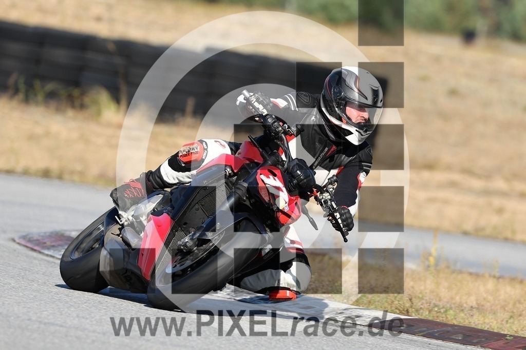 0037-20240921_12495 | Schöne Erinnerungen an spannende Momente - das festzuhalten ist unser Job. PIXELrace.de ist seit 2003 auf den Rennstrecken Europas unterwegs um die Action draußen beim Fahren und die wunderbare Stimmung imm Fahrerlager für euch einzufangen.