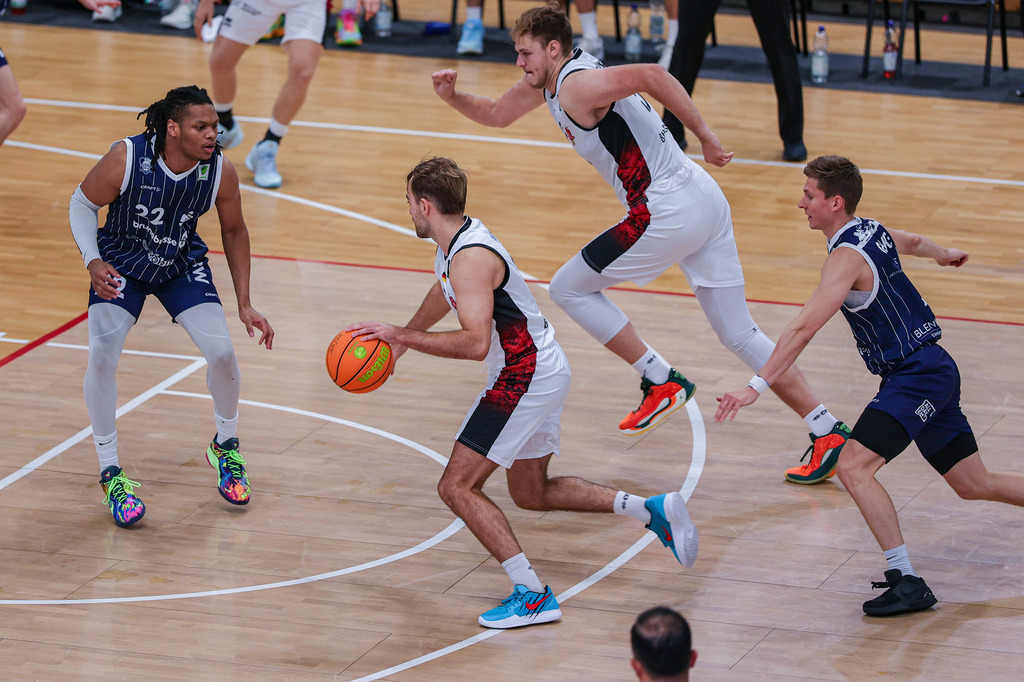 BAYER GIANTS vs VfL Sparkassenstars Bochum-18 | Fotos von Basketballspielen aus dem Raum NRW fotografiert von Gero Mueller-Laschet und Daniel Schaefer - Realisiert mit Pictrs.com