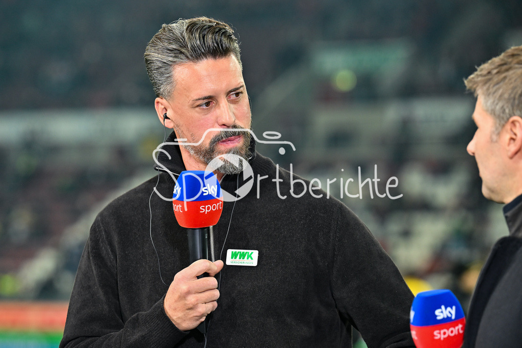 FC Augsburg - Borussia Dortmund | AUGSBURG, GERMANY - OCTOBER 31: Sandro WAGNER headcoach FC Augsburg, interview, sky, happy, before the bundesliga match between FC Augsburg vs. Borussia Dortmund on matchday 9 at WWK Arena on October 31, 2025 in Augsburg, Germany / DFL REGULATIONS PROHIBIT ANY USE OF PHOTOGRAPHS AS IMAGE SEQUENCES AND/OR QUASI-VIDEO