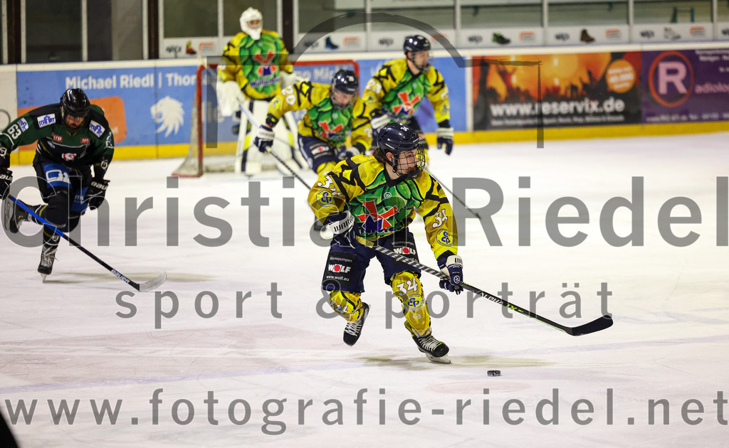 2022-12-16_048_TSV_Erding_gegen_EC_Pfaffenhofen | Erding, Deutschland, 16.12.2022:
Eishockey, Bayernliga 2022 / 2023, 21. Spieltag, TSV Erding gegen EC Pfaffenhofen, Endergebnis: 14:1

Kareem Hätinen (EC Pfaffenhofen, #34)

Foto: Christian Riedel / fotografie-riedel.net