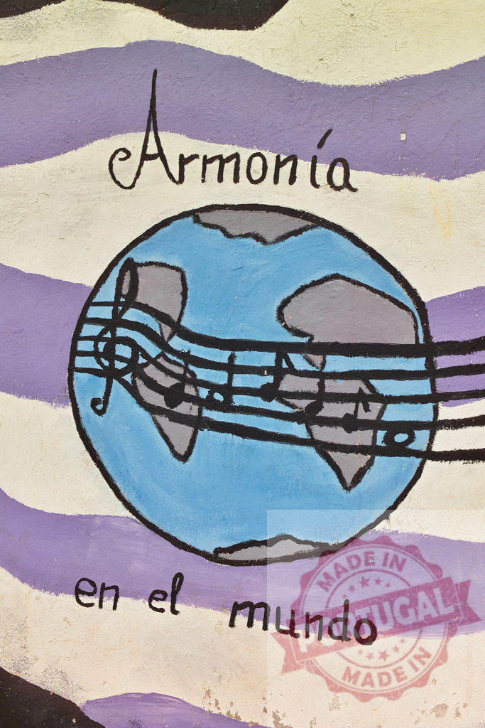 Musical notes embracing planet earth promoting harmony in the world painting | Mural representing musical notes embracing planet earth with the words harmony in the world written in spanish - Realisiert mit Pictrs.com
