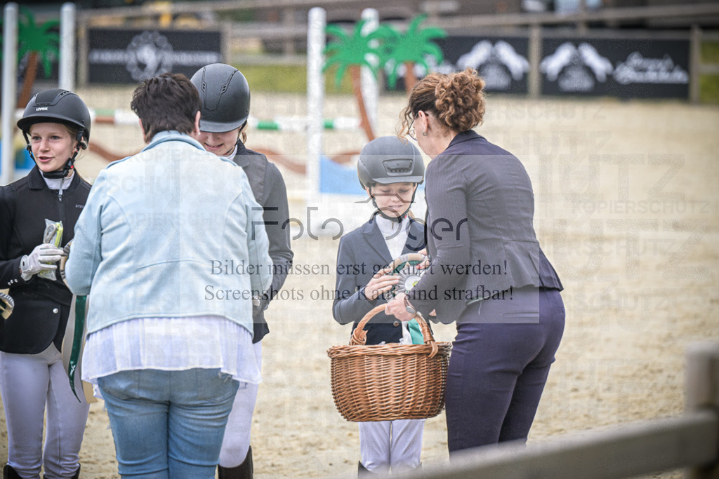 DOS_0151 | Entdecke hochwertige Reitturnierfotos von Foto Oger. Professionell, emotional und authentisch – jetzt Lieblingsmomente im Shop bestellen.Deutschlandweite Turnierfotografie. - Realisiert mit Pictrs.com