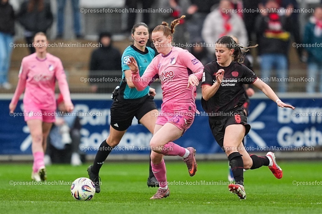 xYDRx22022601018 | 22.02.2026, xydrx, Frauen Fußball, 1.Fußball Bundesliga, Bayer 04 Leverkusen - TSG 1899 Hoffenheim, Saison 2025 2026, Ulrich-Haberland-Stadion: Nikee Van Dijk (TSG 1899 Hoffenheim #25) im Zweikampf gegen Katharina Piljic (Bayer 04 Leverkusen #6)   DFB regulations prohibit any use of photographs as image sequences and or quasi-video.Photo: xYannisxDreimannxPressefotoKochx