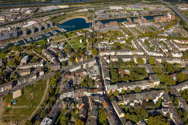 Duisburg241004033 | Luftbild, Innenhafen Holzhafen The Curve mit Five Boats Geschäftshäuser und Yachthafen Marina, Küppersmühle Museum, Wohngebiet Kardinal-Galen-Straße und Pulverweg, Kindergarten im Wohnblock Innenhof, Altstadt, Duisburg, Ruhrgebiet, Nordrhein-Westfalen, Deutschland