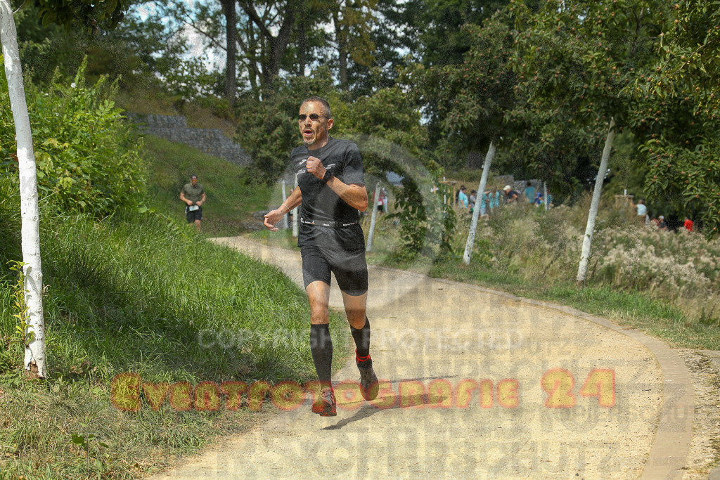 250824_1254_EX1_0894 | Sportfotografie im Rhein-Sieg Kreis, Köln, Bonn, NRW, Rheinland Pfalz, Hessen, etc. Unser Tätigkeitsfeld umfasst den Laufsport vom Volkslauf über den Marathon, Duathlon, Triathon bis zum Ultralauf wie Kölnpfad Ultra oder Schindertrail.