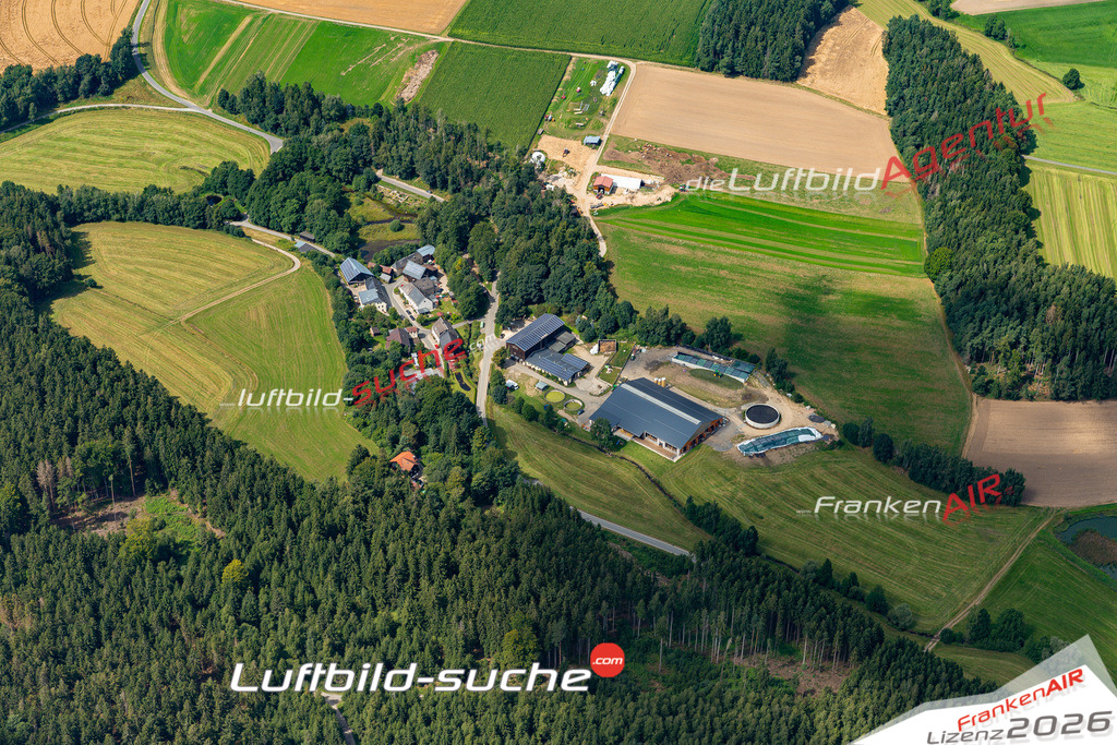Die Luftaufnahme Reicholdsgrün - Kirchenlamitz wurde 2021 mittels Flugzeug (keine Drohne) erstellt. Hohe Auflösung -für große Poster und Wandbilder geeignet!