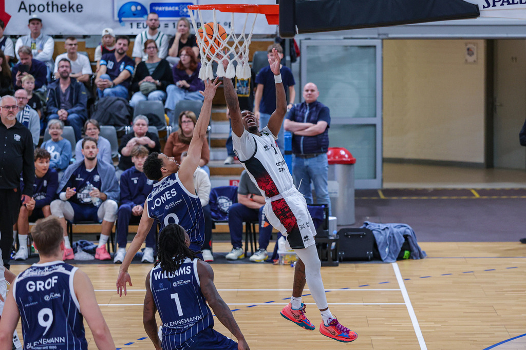 BAYER GIANTS vs VfL Sparkassenstars Bochum-54 | Fotos von Basketballspielen aus dem Raum NRW fotografiert von Gero Mueller-Laschet und Daniel Schaefer - Realisiert mit Pictrs.com
