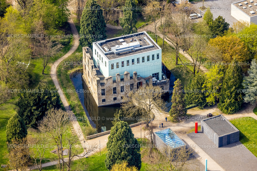 Bochum230404137 | Luftbild, Kubus in der Haus Weitmar Ruine, Schlosspark und Wassergraben, Museum unter Tage, Weitmar, Bochum, Ruhrgebiet, Nordrhein-Westfalen, Deutschland