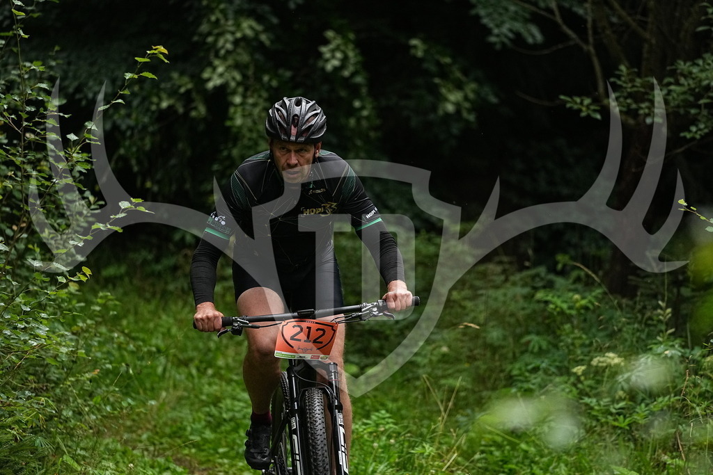 FC109762 | Fotogalerie der Treibjagd im Dunkelwald - Dein MTB Etappenrennen im Erzgebirge - Realisiert mit Pictrs.com