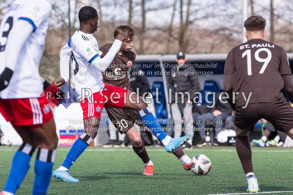 Fußball, Saison 2021/22, A-Junioren Bundesliga, Hamburger SV - FC St. Pauli, Paul-Hauenschild-Plätze (Norderstedt), 02.04.2022, 16. Spieltag | Torschuss von Til Valentin Kauschke (#30, Pauli) zum 1:1-Ausgleichstreffer