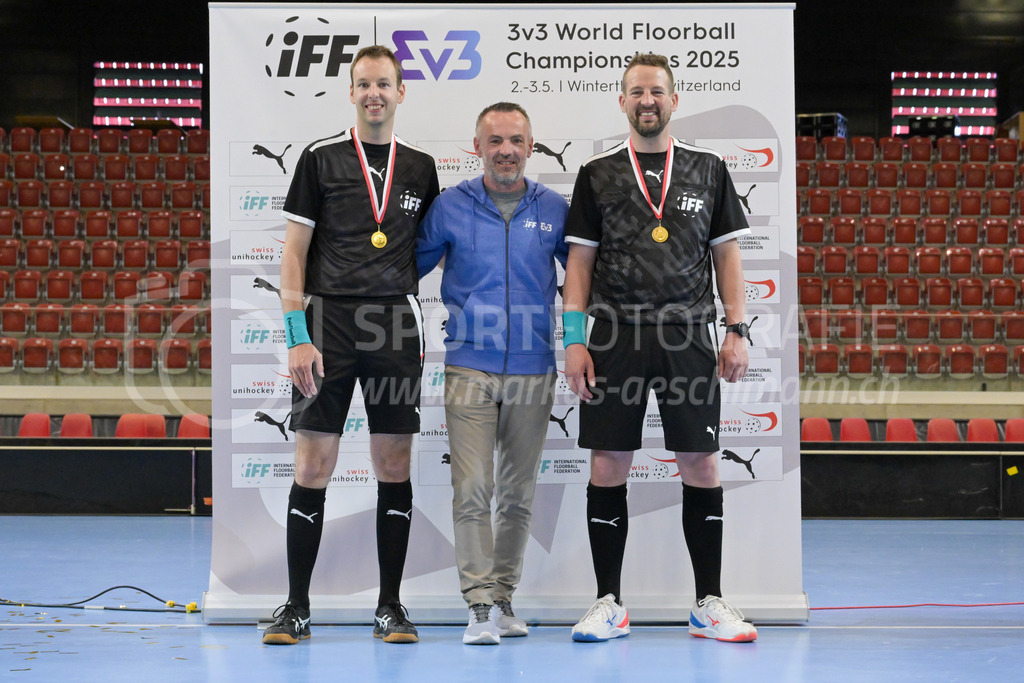 3v3 World Floorball Championships 2025 - Medal Ceremony | Referees, during 3v3 World Floorball Championships 2025, Switzerland: 03.05.2025, Winterthur, AXA ArenaEvent page: <a href="https://www.u19wfc2025.ch/">www.u19wfc2025.ch</a>Credit: Markus Aeschimann, <a href="https://markus-aeschimann.ch">markus-aeschimann.ch</a>Instagram: <a href="https://instagram.com/sportfotografie.aeschimann">@sportfotografie.aeschimann</a> - Realisiert mit Pictrs.com