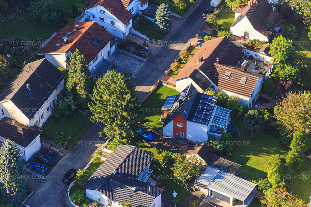 Luftbild: Steinhofstr im Ortsteil Wolfartsweier in Karlsruhe im Bundesland Baden-Württemberg in Deutschland. Foto: IMG_092998.jpg vom 13.08.2016 durch Werner Riehm/FLY-FOTO.de