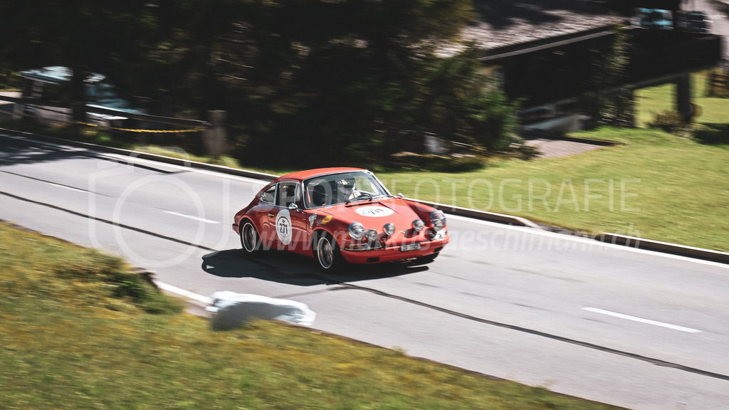 19. Arosa ClassicCar 2023 - 2. September 2023 | 19. Arosa ClassicCar 2023
Arosa, Schweiz
Zellweger Urs aus Zug mit der Startnummer 271 in einem Porsche ST, Jahrgang 1969, in der Klasse Classic Trophy.
@arosaclassiccar, @arosa.official, #arosaclassiccar, #arosa, #76curves, #classiccar
Bild: Sportfotografie Markus Aeschimann | www.markus-aeschimann.ch - Realisiert mit Pictrs.com