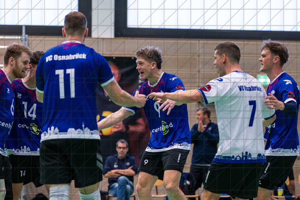 Oberliga 1 Männer 25/26 | VC Osnabrück I vs. FC Schüttorf II | 13.12.25: Oberliga 1 Männer 25/26 | VC Osnabrück I vs. FC Schüttorf II / Osnabrück / Deutschland  //   CREDIT:www.bullenfotos.de, Martin König, Hörner Weg 40, D-49078 Osnabrück, +4917663732967 // Nutzung und Weitergabe nur zu den vereinbarten Zwecken. Presseanfragen an Ersteller. Alle Rechte beim Ersteller. Honorierung nach MFM. - Realisiert mit Pictrs.com