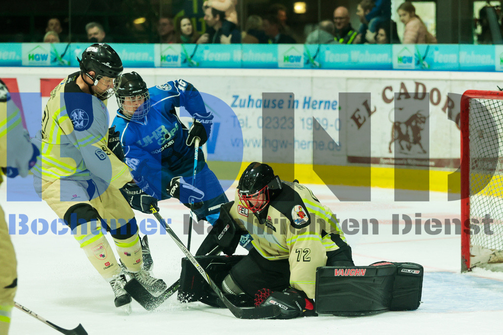 Benefiz-Eishockeyspiel der Polizei Bochum gegen die feuerwehr Duisburg {date} -  | {headline}



(Foto: Sebastian Sendlak / BOND)

 - Realisiert mit Pictrs.com