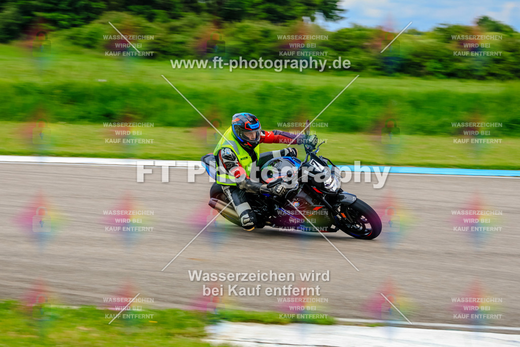 MotoTeam-9694 | Hier findet Ihr Bilder von Touristenfahrten auf der Nürburgring Nordschleife oder von anderen Veranstaltungen die ich besucht habe. Viel Spass beim Durch Schauen 