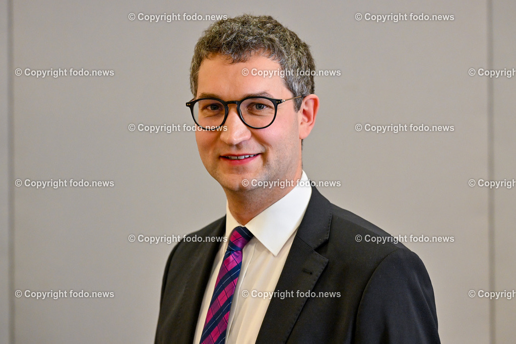 Pressekonferenz ProOriente_ Die Veränderung der Epoche-Herausforderung für die Christen_ 09.03.2023-48 | 09.03.2023, Presseclub Linz, AUT, Pressekonferenz Pro Oriente, Die Veraenderung der Epoche-Herausforderung fuer die Christen, im Bild Florian Wegscheider (Generalsekretar PRO ORIENTE Ooe)