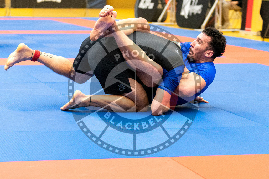 20231118PBB13168 | Fighters compete during the AJP Tour 600 Frankfurt Championship in Frankfurt/Main, Germany, on November 18, 2023.