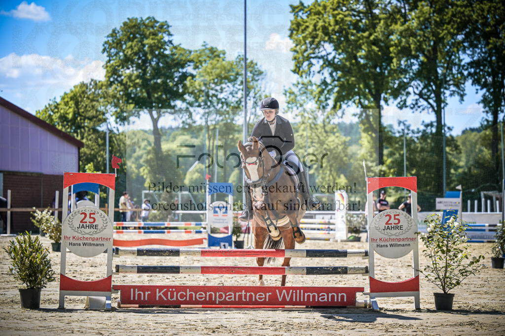 DOS_0821 | Entdecke hochwertige Reitturnierfotos von Foto Oger. Professionell, emotional und authentisch – jetzt Lieblingsmomente im Shop bestellen.Deutschlandweite Turnierfotografie. - Realisiert mit Pictrs.com