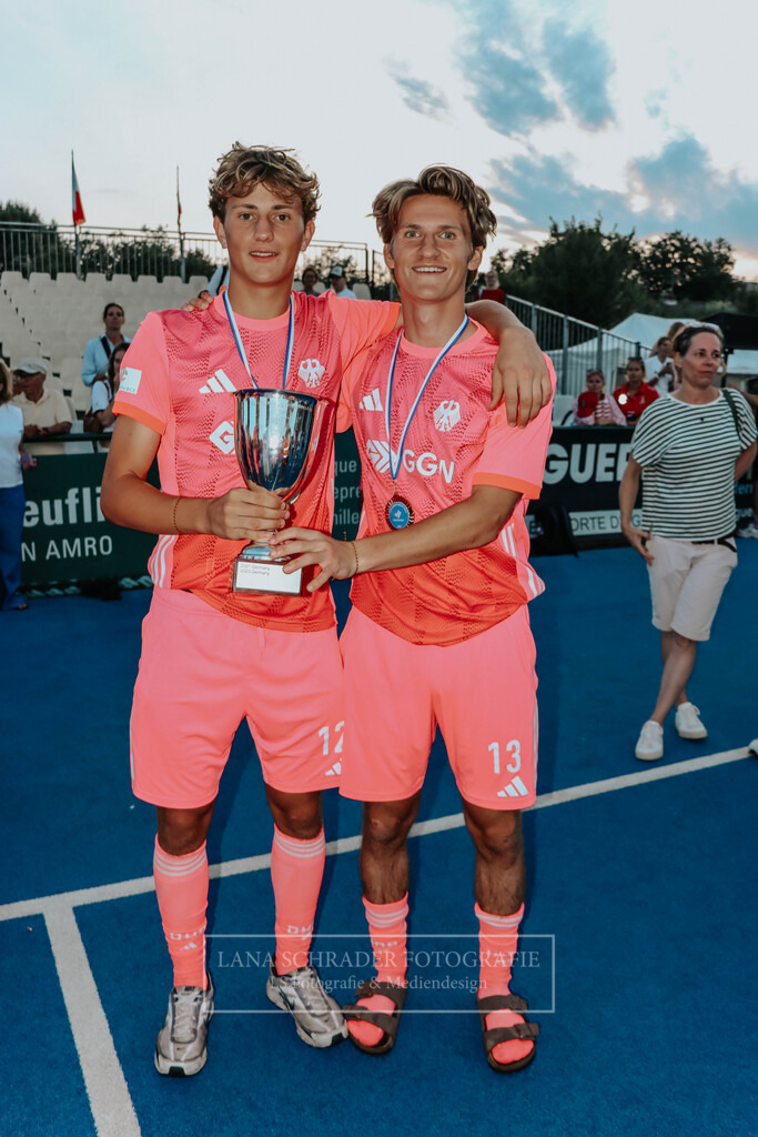 EM_MU18_F_GER-BEL_Lille_bearbeitet_Pokalbilder (63 von 137) | lanaschraderfotografie - Realisiert mit Pictrs.com