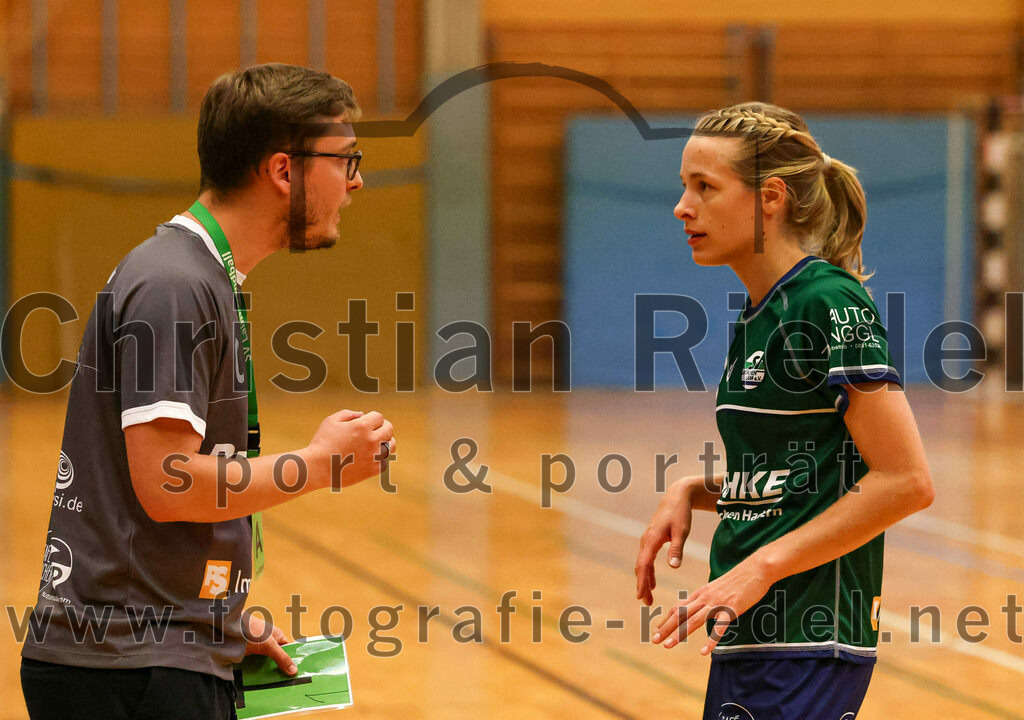 2023-09-16_038_TSV_Vaterstetten_gegen_SV_Muenchen_Laim | Baldham, Deutschland, 16.09.2023:
Handball, Bayernliga Frauen Staffel Süd 2023 / 2024, 1. Spieltag, TSV Vaterstetten gegen SV München Laim, Endergebnis: 23:34

Trainer Marco Vogel (SV München Laim)

Foto: Christian Riedel / fotografie-riedel.net