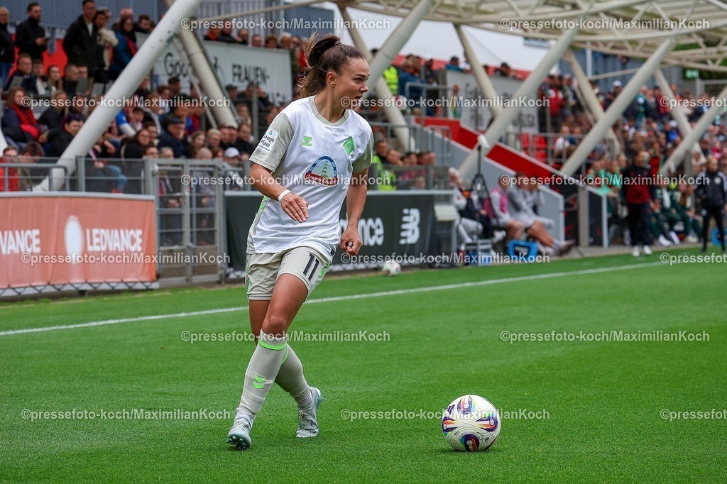 xsscx17052601019 | 17.05.2026, xsscx, Frauen Fussball, Bayer 04 Leverkusen - Werder Bremen, 1. Fussball Bundesliga, 26. Spieltag, Ulrich-Haberland-Stadion, Saison 2025 2026: Maja Sternad (Werder Bremen #11) DFB regulations prohibit any use of photographs as image sequences and or quasi-video. Photo: xSandraxScherningxPressefotoKochx