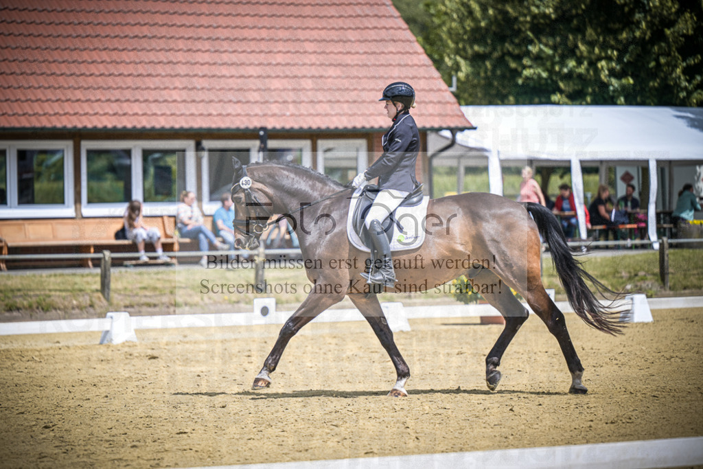 DOS_2264 | Entdecke hochwertige Reitturnierfotos von Foto Oger. Professionell, emotional und authentisch – jetzt Lieblingsmomente im Shop bestellen.Deutschlandweite Turnierfotografie. - Realisiert mit Pictrs.com
