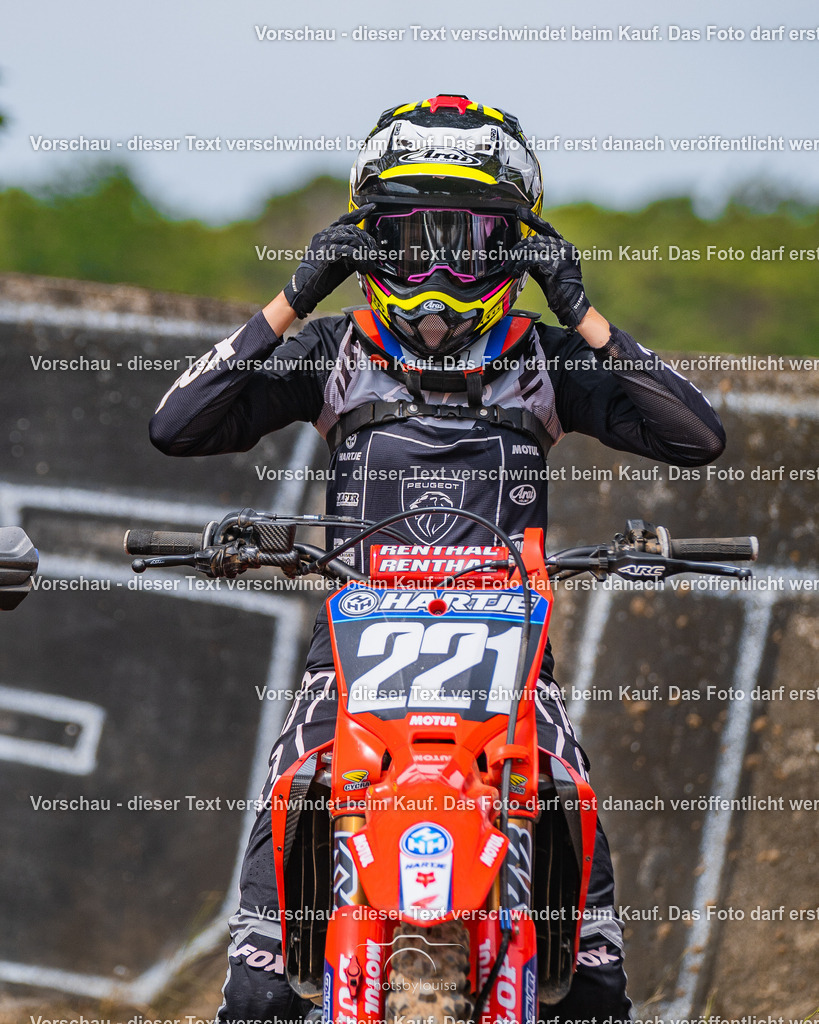 07_05_BernauerSchleife-7084 | Sportfotografin aus Berlin-Brandenburg mit Fokus auf Motocross. Ich halte deine sportliche Leistung und echte Emotionen auf und neben der Strecke professionell fest. Entdecke die Fotos von deinem Rennen und bestelle sie direkt hier im Shop.