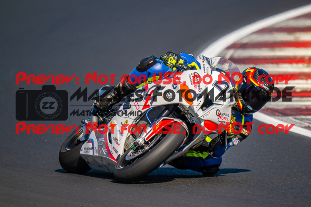 MaZZes_FotoMatrix_220624_9527 | PROSUPERSTOCK