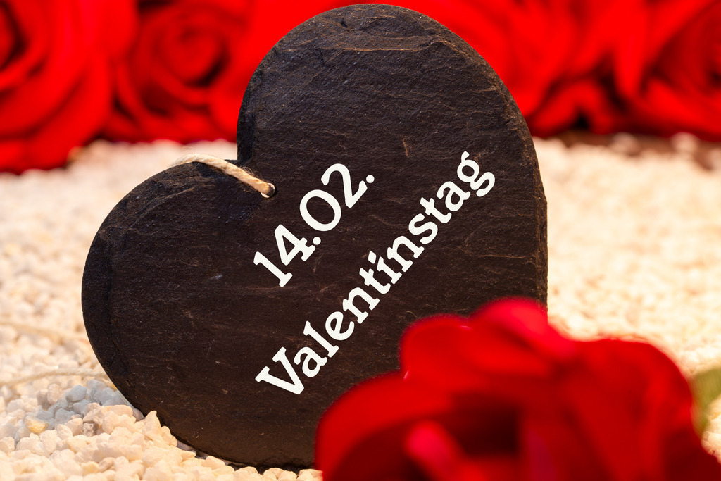 Erinnerung zum Valentinstag: Rosen und ein Herz mit der Aufschrift 14.02. VALENTINSTAG | Erinnerung zum Valentinstag: Rosen und ein Herz mit der Aufschrift 14.02. VALENTINSTAG - Realisiert mit Pictrs.com