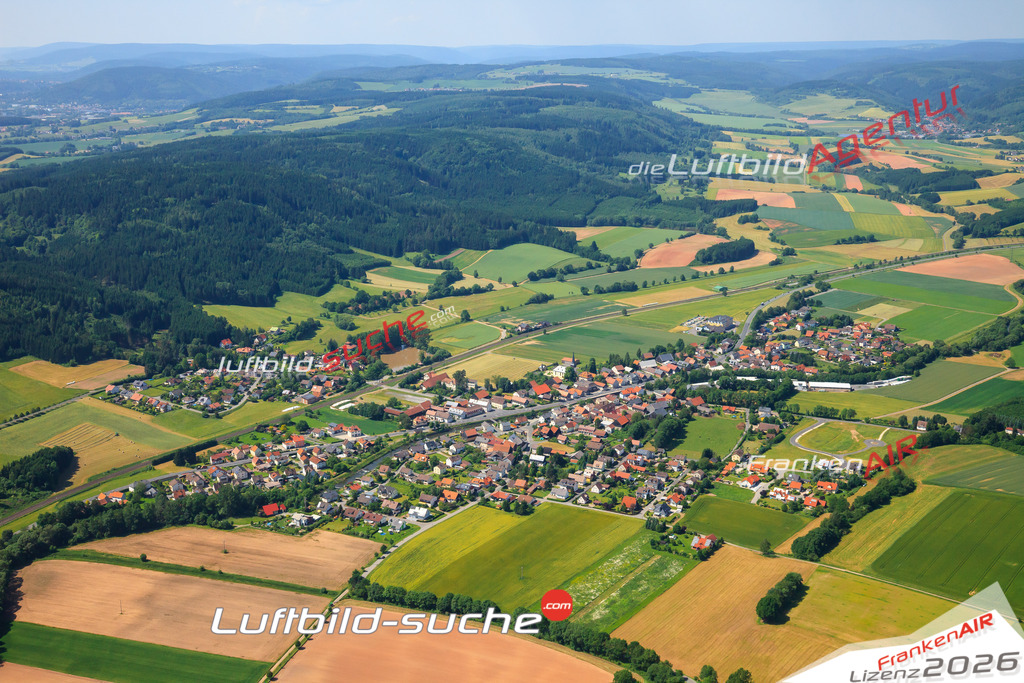 Die Luftaufnahme Neukenroth - Stockheim wurde vom UL-Flugzeug (keine Drohne) aus fotografiert.Hohe Druck- Auflösung-die Geschenkidee!