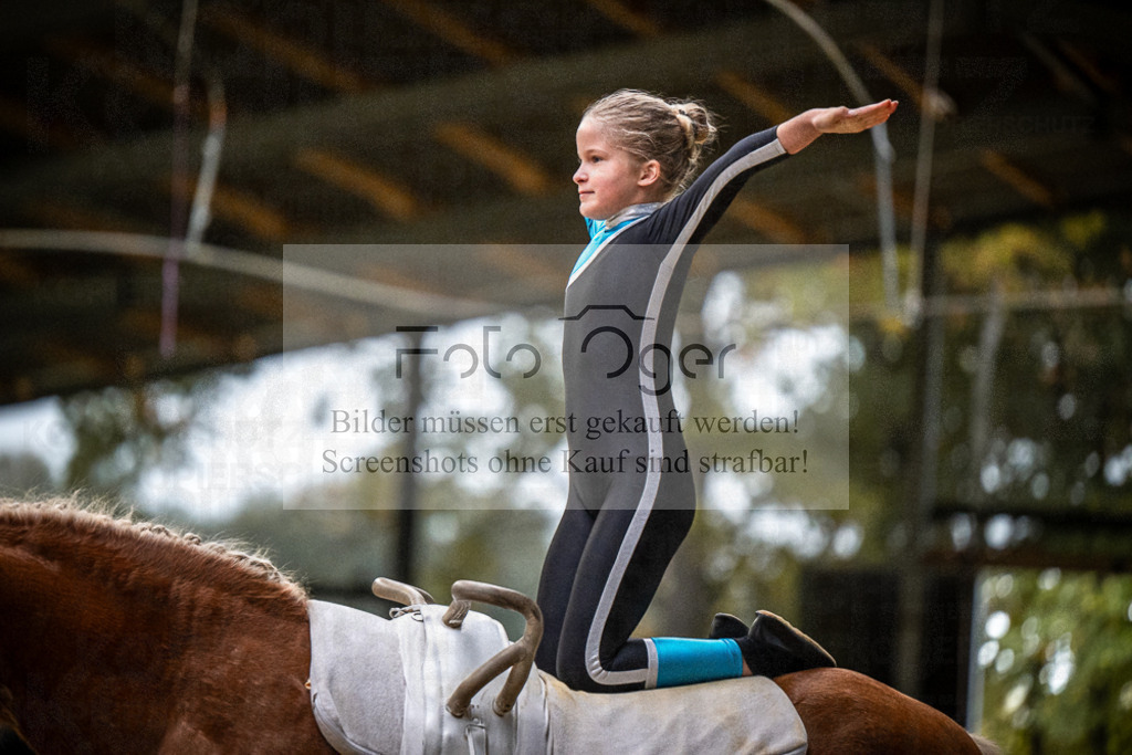 DOS_0080 | Entdecke hochwertige Reitturnierfotos von Foto Oger. Professionell, emotional und authentisch – jetzt Lieblingsmomente im Shop bestellen.Deutschlandweite Turnierfotografie. - Realisiert mit Pictrs.com
