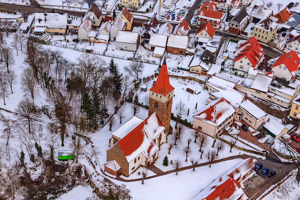 Luftbild: Protest. Kirche Im Winter bei Schnee in Minfeld im Bundesland Rheinland-Pfalz in Deutschland. Foto: IMG_23582.jpg vom 16.01.2010 durch Werner Riehm/FLY-FOTO.de
